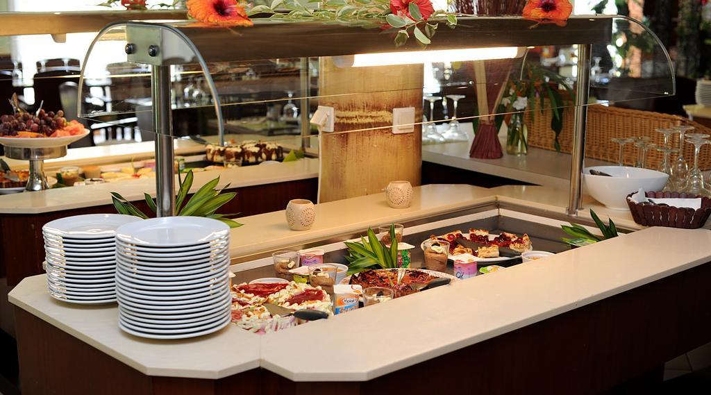 Koniambo Hotel Koné Екстериор снимка